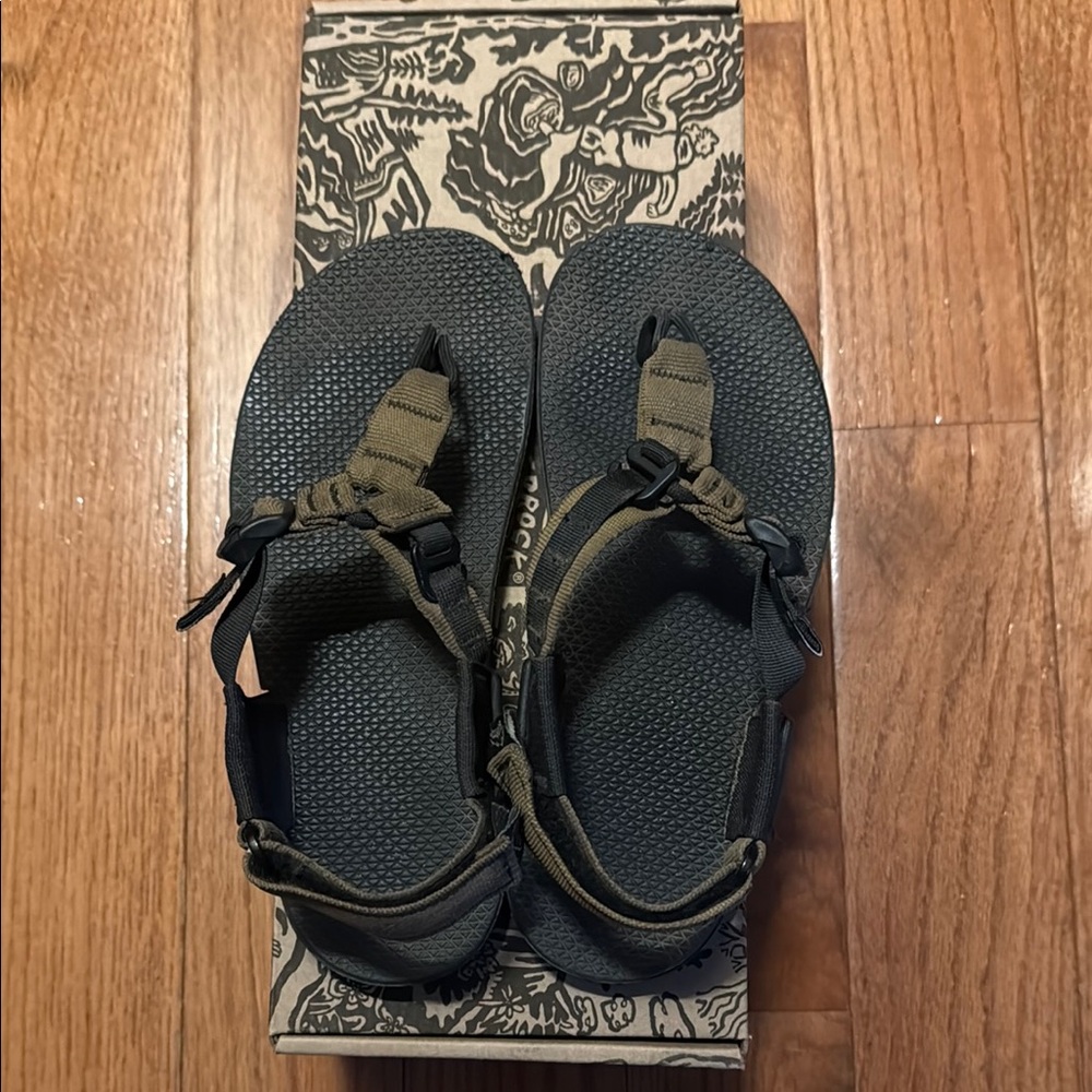 Women's Outdoor Sandals in Olive Green and Black